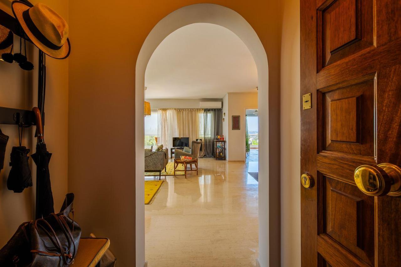 Spacious In Kavouri *